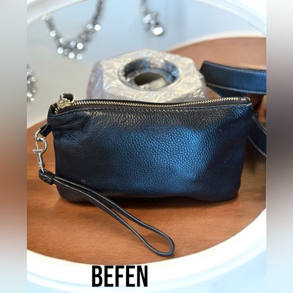 Befen Handbags - Black full-grain pebbled Befen leather wristlet